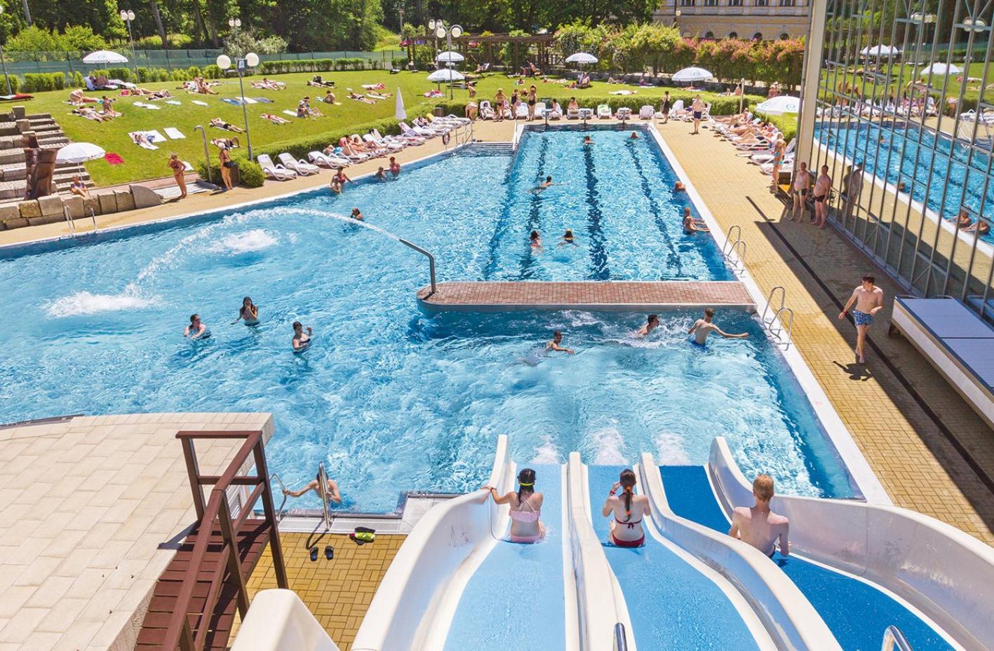 Hotel Three Lilies Inkl Aquaforum Františkovy Lázně Exteriör bild