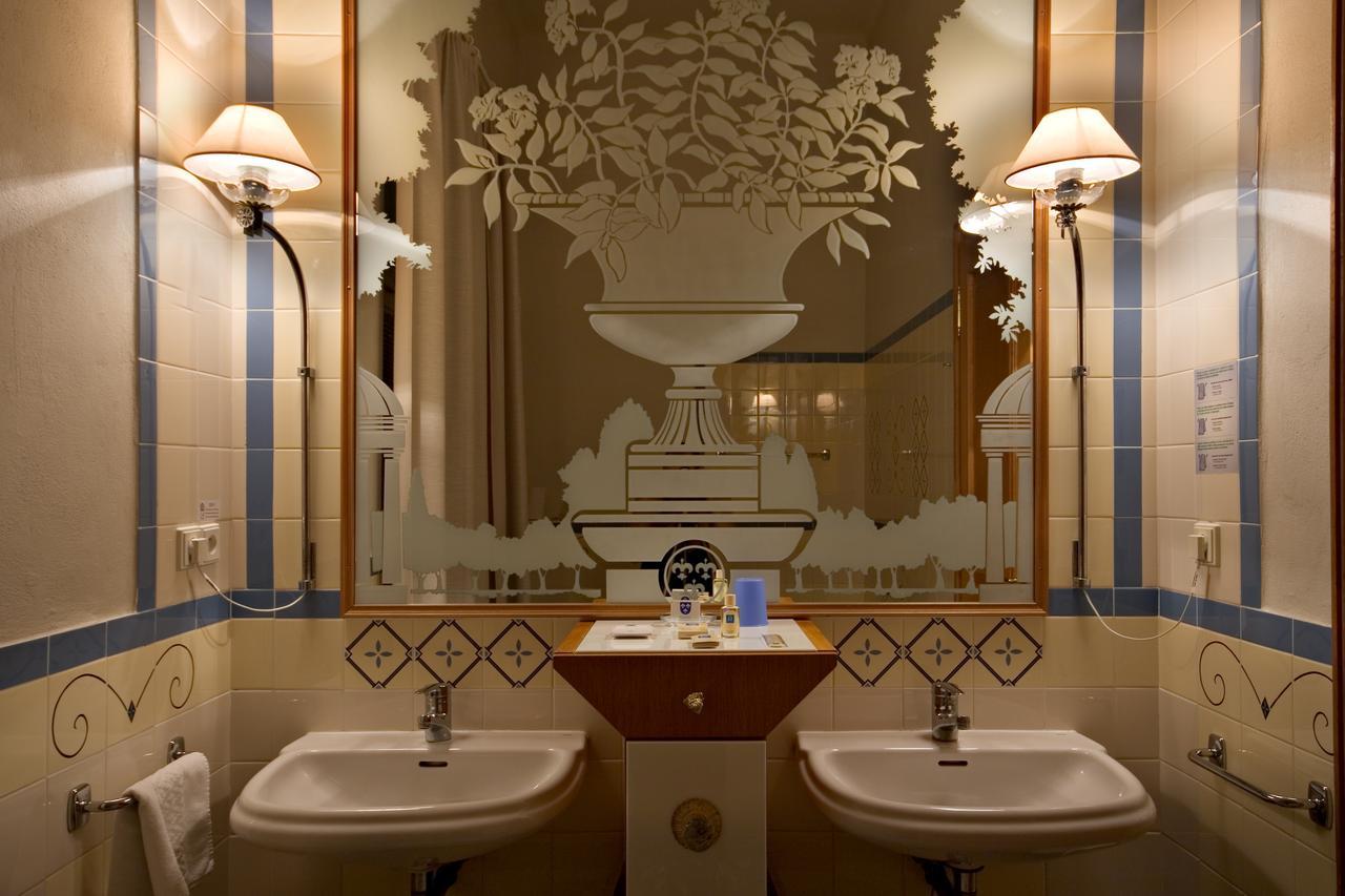 Hotel Three Lilies Inkl Aquaforum Františkovy Lázně Exteriör bild