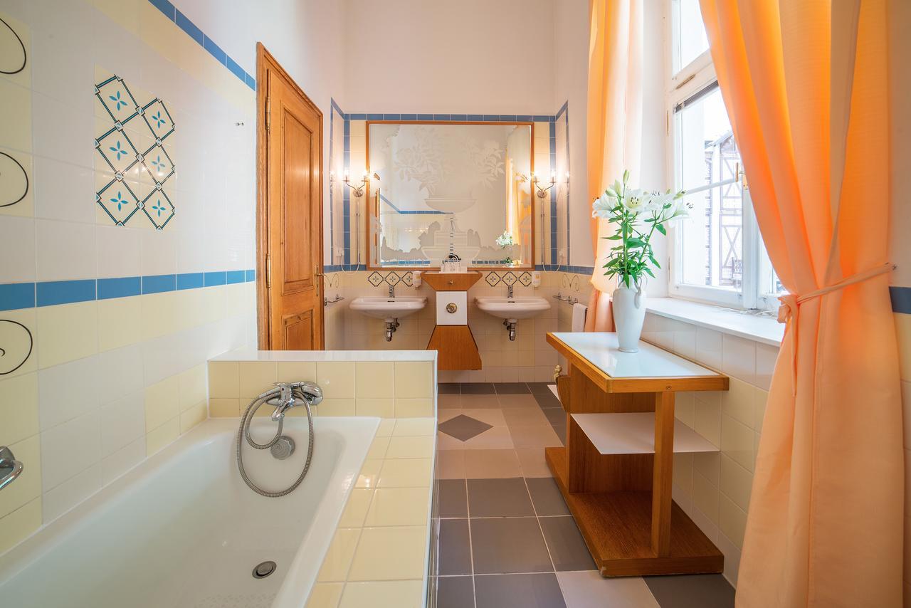 Hotel Three Lilies Inkl Aquaforum Františkovy Lázně Exteriör bild