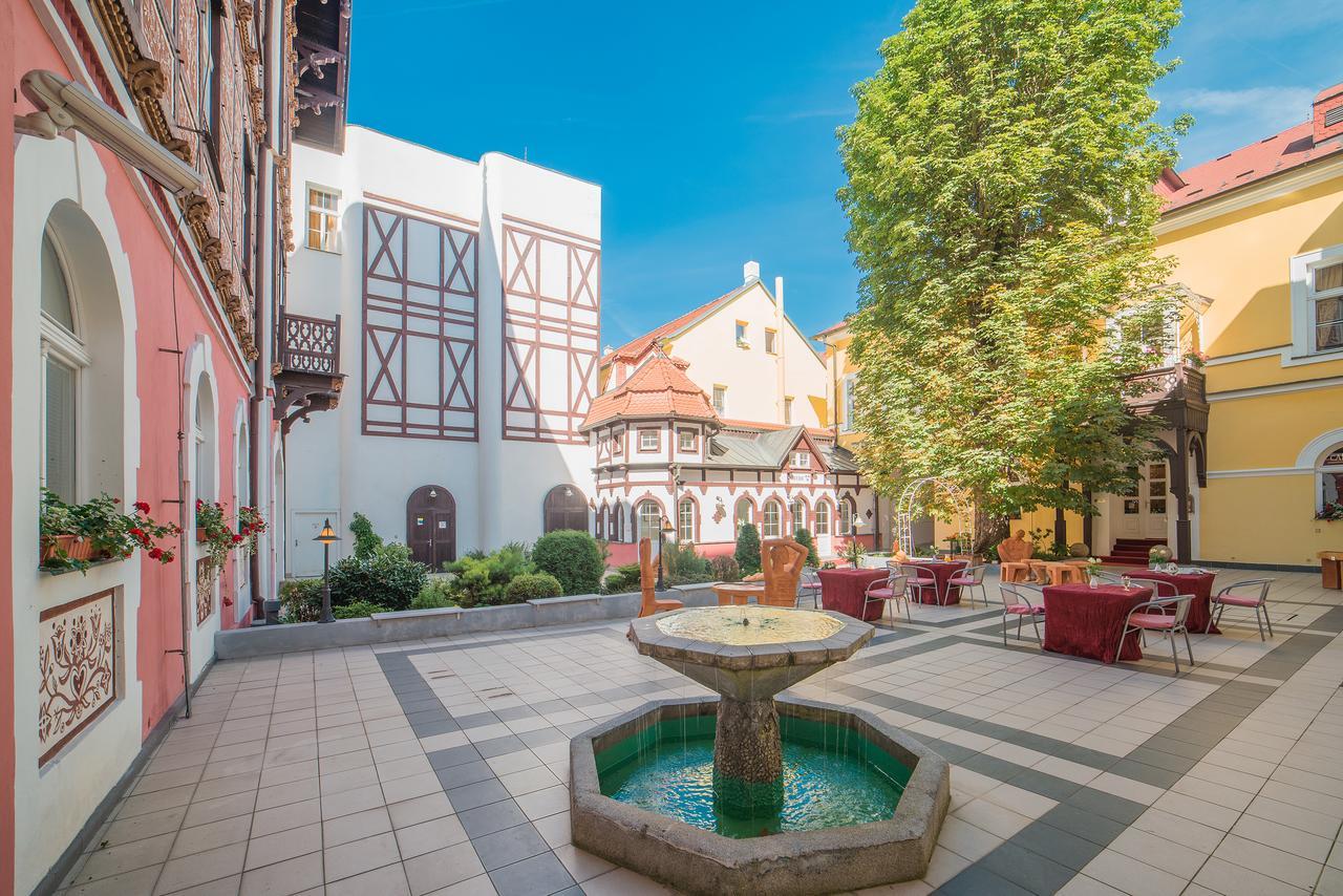 Hotel Three Lilies Inkl Aquaforum Františkovy Lázně Exteriör bild