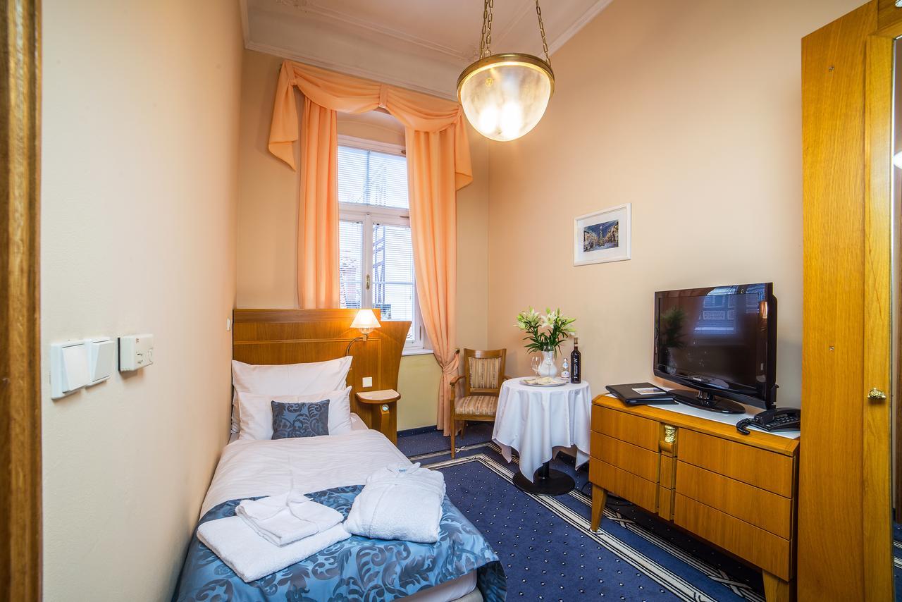 Hotel Three Lilies Inkl Aquaforum Františkovy Lázně Exteriör bild