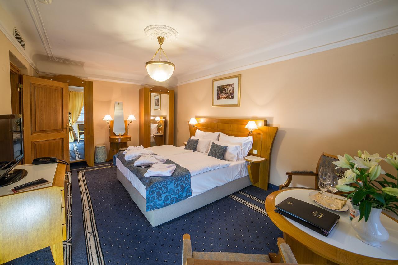 Hotel Three Lilies Inkl Aquaforum Františkovy Lázně Exteriör bild