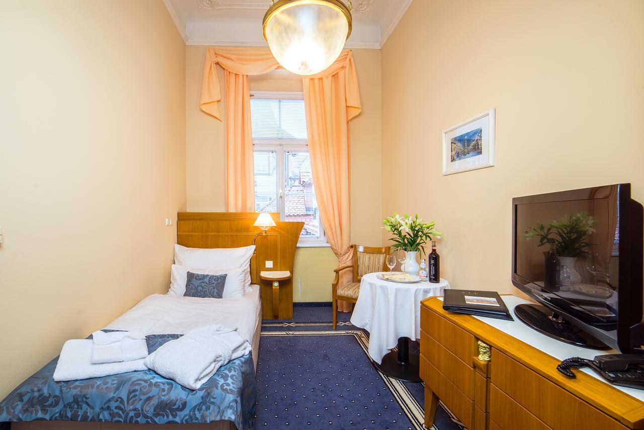 Hotel Three Lilies Inkl Aquaforum Františkovy Lázně Exteriör bild