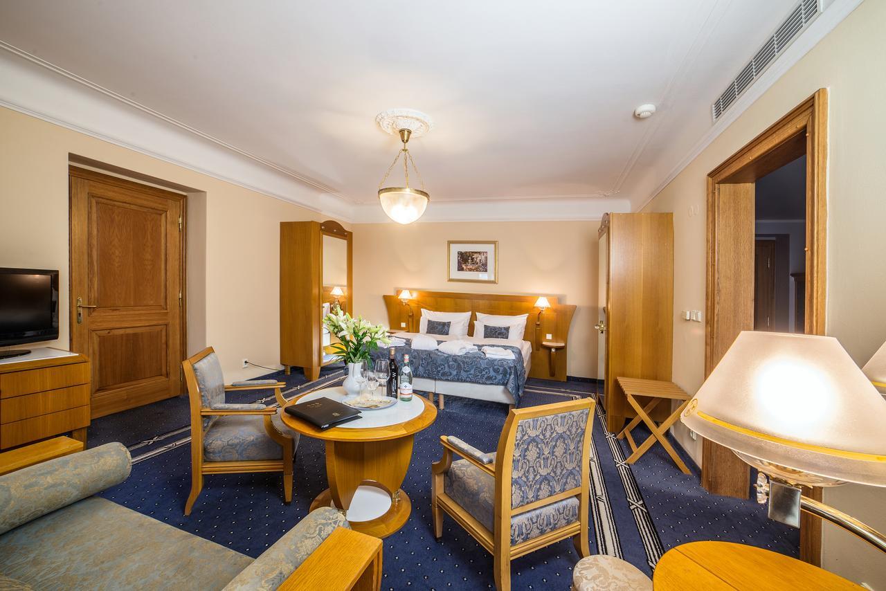 Hotel Three Lilies Inkl Aquaforum Františkovy Lázně Exteriör bild