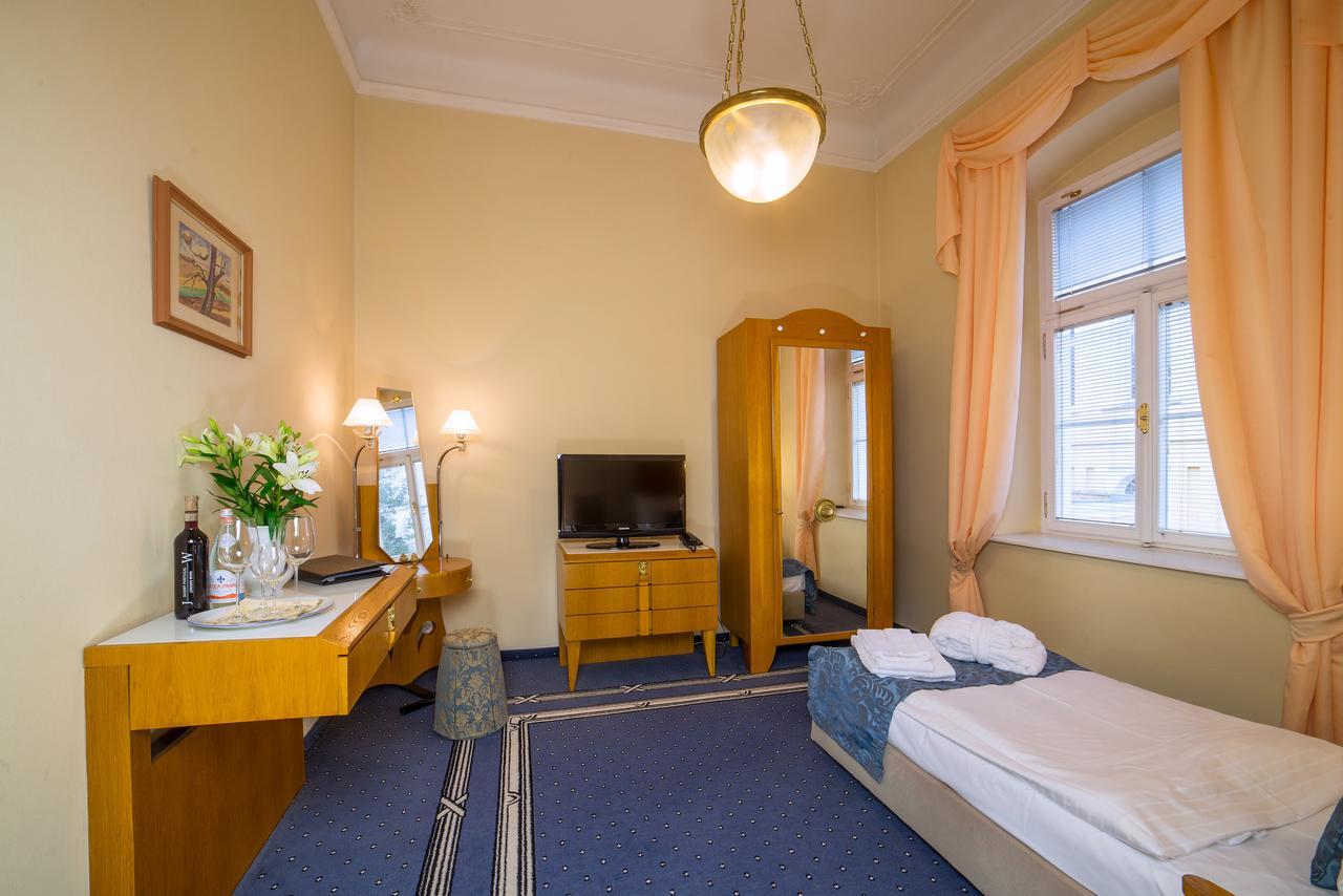 Hotel Three Lilies Inkl Aquaforum Františkovy Lázně Exteriör bild