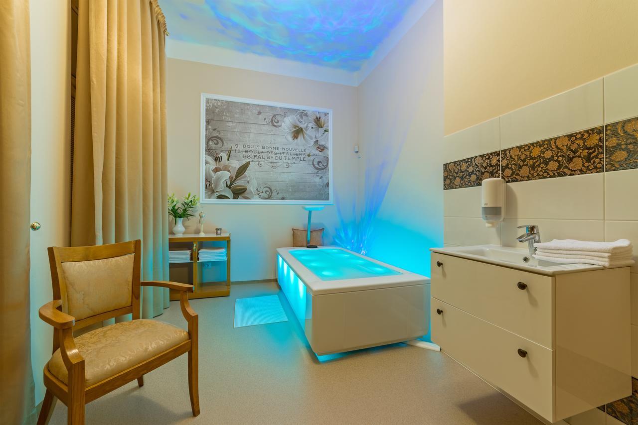 Hotel Three Lilies Inkl Aquaforum Františkovy Lázně Exteriör bild